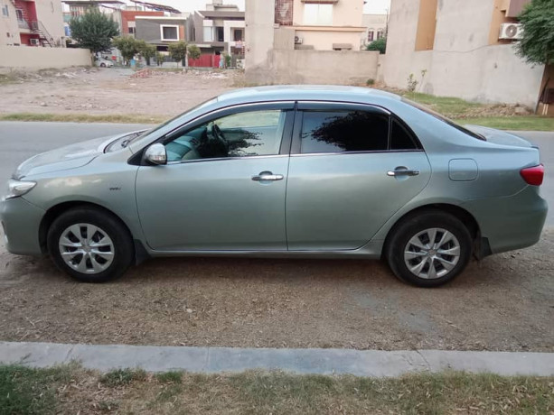 toyota-corolla-gli-2013-big-6