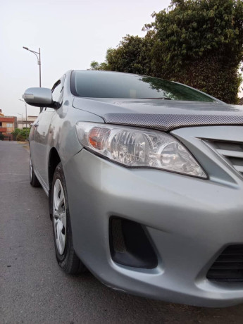 toyota-corolla-gli-2013-big-8