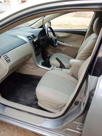 toyota-corolla-gli-2013-big-9