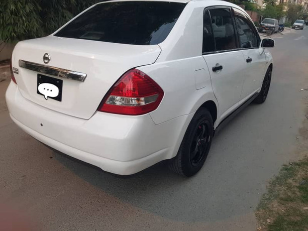nissan-tida-latio-2007-big-5