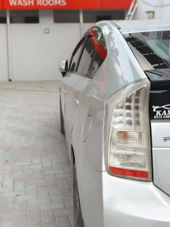 toyota-prius-2014-big-0