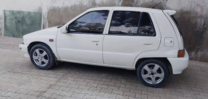 daihatsu-charade-1990-model-big-6