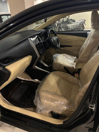 toyota-yaris-gli-manual-brand-new-2023-invoice-big-2