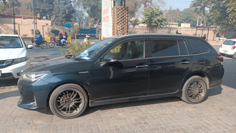 corolla-fielder-g-wxb-2018-big-0