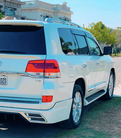 toyota-land-cruiser-zx-2014-big-1
