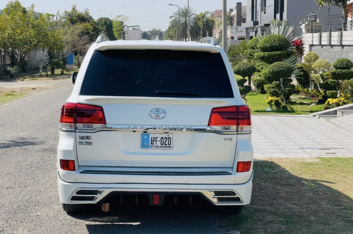 toyota-land-cruiser-zx-2014-big-0