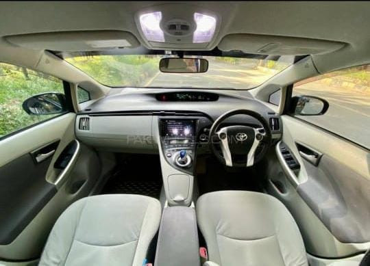 toyota-prius-s-led-big-1