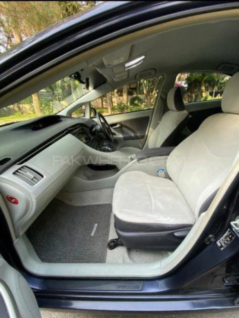 toyota-prius-s-led-big-4