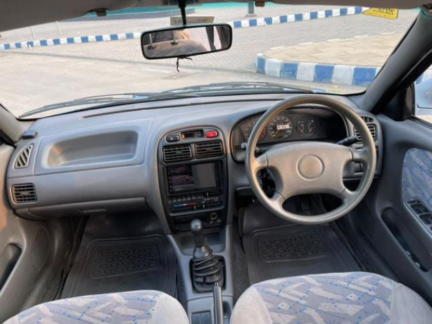 suzuki-baleno-jxl-2004-big-1