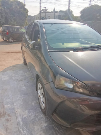 toyota-vitz-2015-big-6