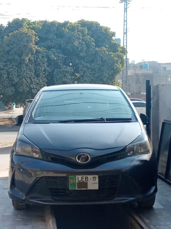 toyota-vitz-2015-big-0