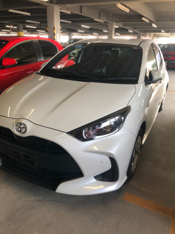 toyota-yaris-hatchback-big-6