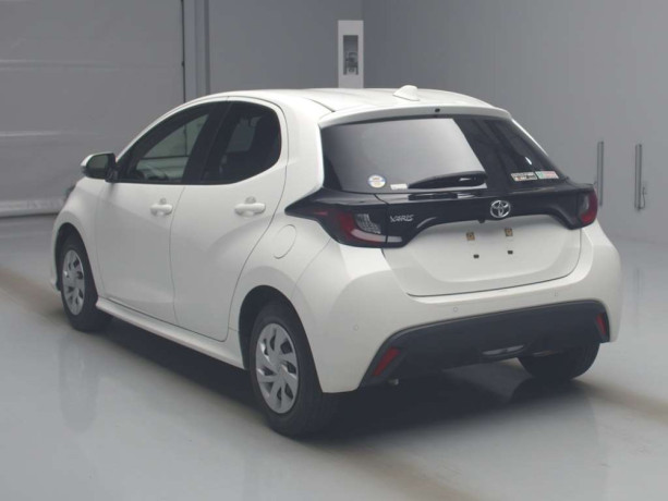 toyota-yaris-hatchback-big-2