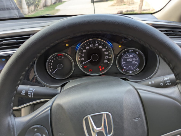 honda-city-12-mt-car-big-6