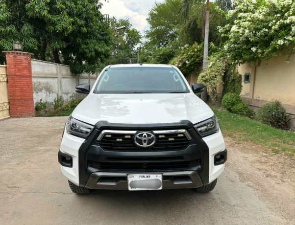 toyota-hilux-rocco-big-0