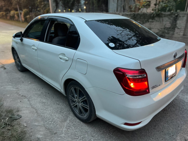 toyota-corolla-axio-hybrid-big-2