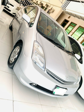 toyota-prius-big-0