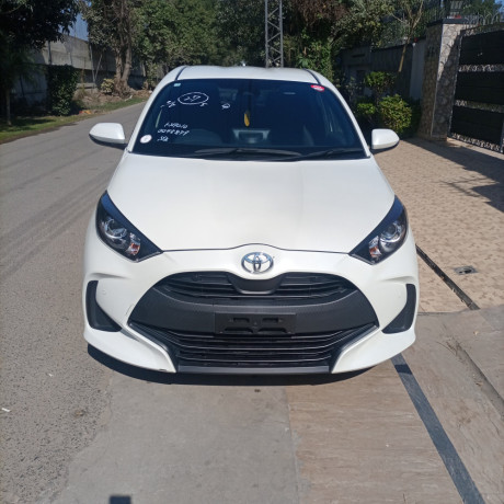 toyota-yaris-hatchback-big-0