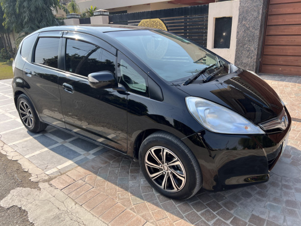 honda-fit-hybrid-201115-total-genuine-full-option-big-4