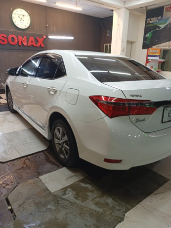 toyota-corolla-altis-grande-big-1