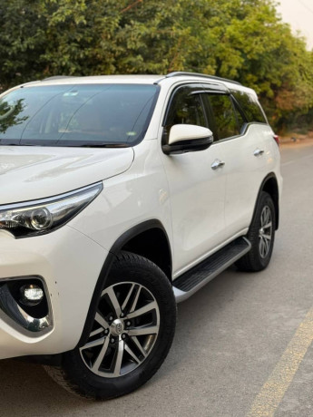 toyota-fortuner-sigma-28-diesel-big-2