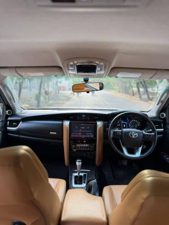 toyota-fortuner-sigma-28-diesel-big-8