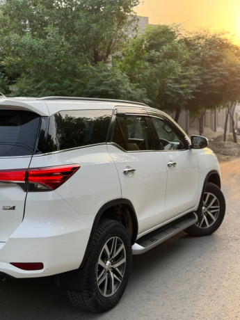 toyota-fortuner-sigma-28-diesel-big-4