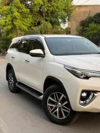 toyota-fortuner-sigma-28-diesel-big-1