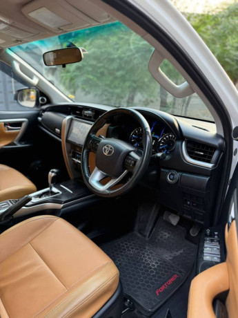 toyota-fortuner-sigma-28-diesel-big-6