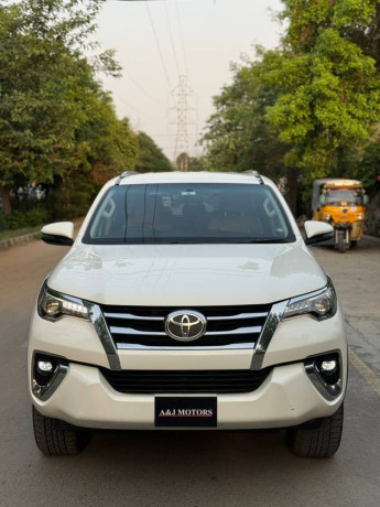 toyota-fortuner-sigma-28-diesel-big-0