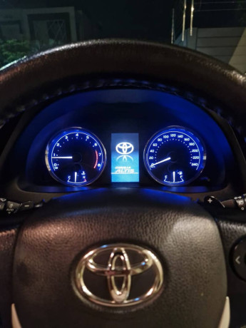 toyota-corolla-altis-grande-cvt-i-18-2018-big-9