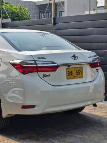 toyota-corolla-altis-grande-cvt-i-18-2018-big-7