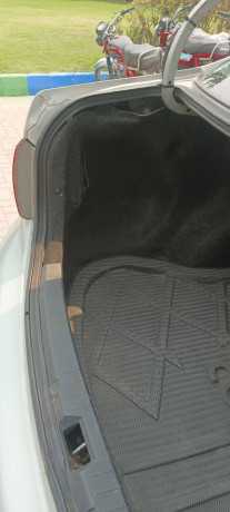 toyota-corolla-gli-2010-big-6
