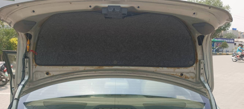 toyota-corolla-gli-2010-big-7