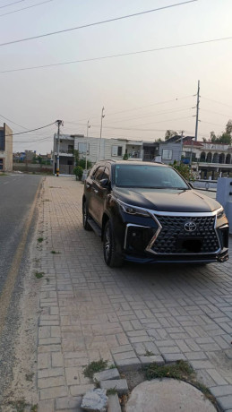 toyota-fortuner-g-2022-big-1