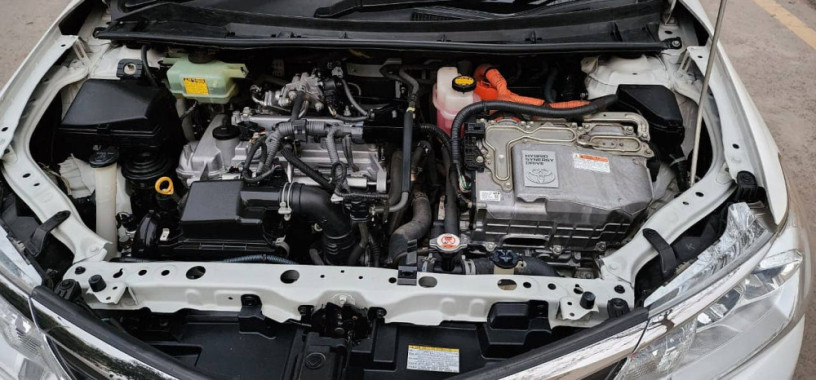 toyota-corolla-axio-hybrid-15-2016-corolla-axio-2016-big-3
