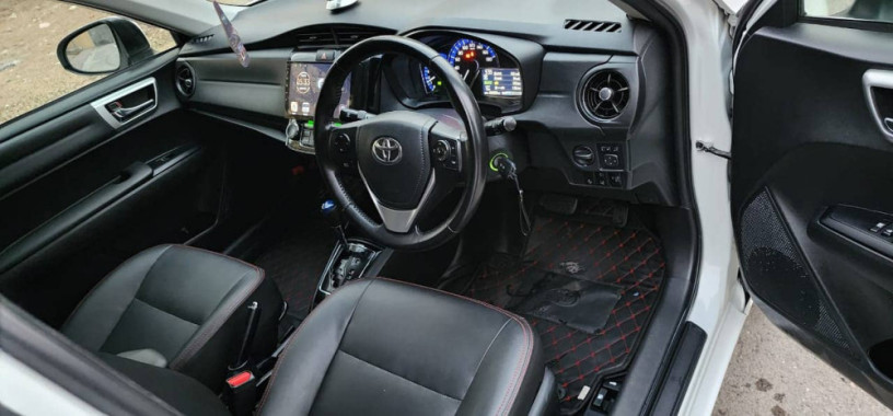 toyota-corolla-axio-hybrid-15-2016-corolla-axio-2016-big-2