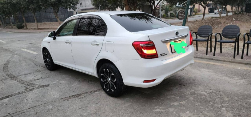 toyota-corolla-axio-hybrid-15-2016-corolla-axio-2016-big-1