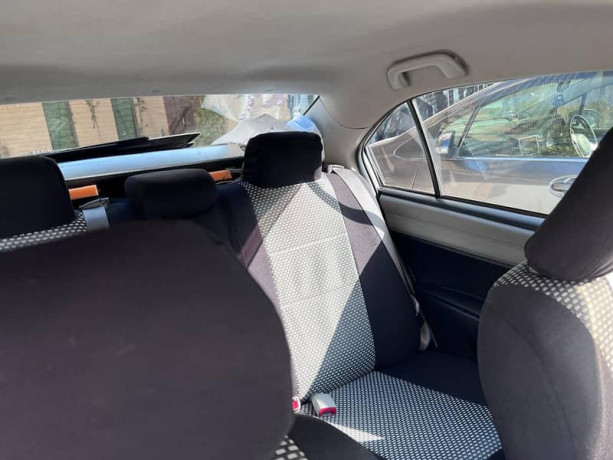 toyota-corolla-axio-20142016-hybrid-big-8