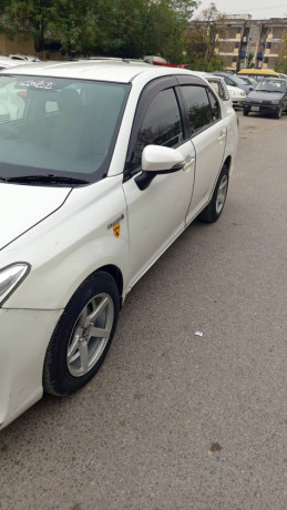 toyota-corolla-axio-20142016-hybrid-big-9