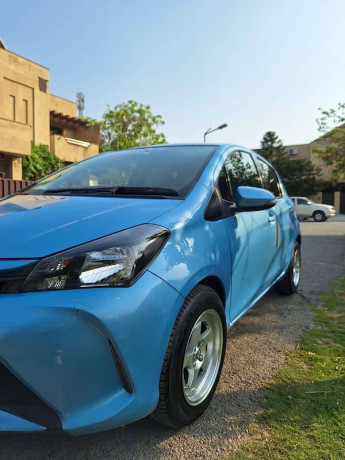 toyota-vitz-2015-big-1