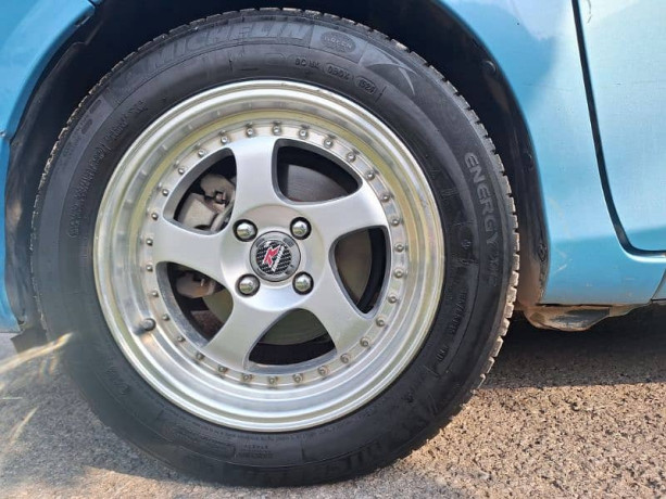 toyota-vitz-2015-big-5