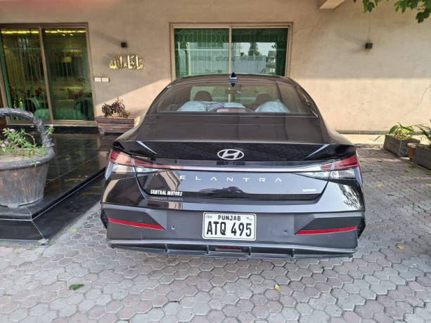hyundai-elantra-2024-sage-green-big-2